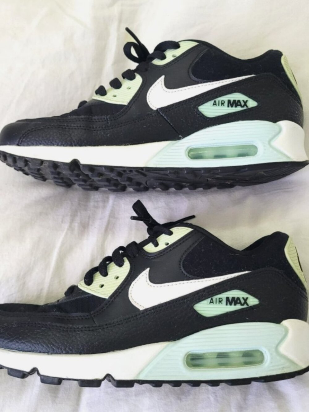 Nike Air Max 90 Black and Mint Igloo Gym Shoes Sneakers Size 8.5 Womans